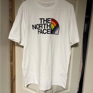 Large northface men’s pride shirt